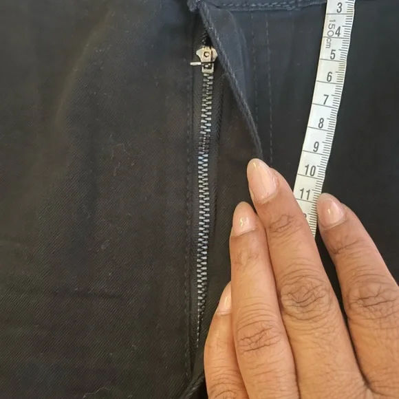 Kenneth Cole Tapered Fit Straight Leg Jeans - Size 44x32 - Picture 14 of 16